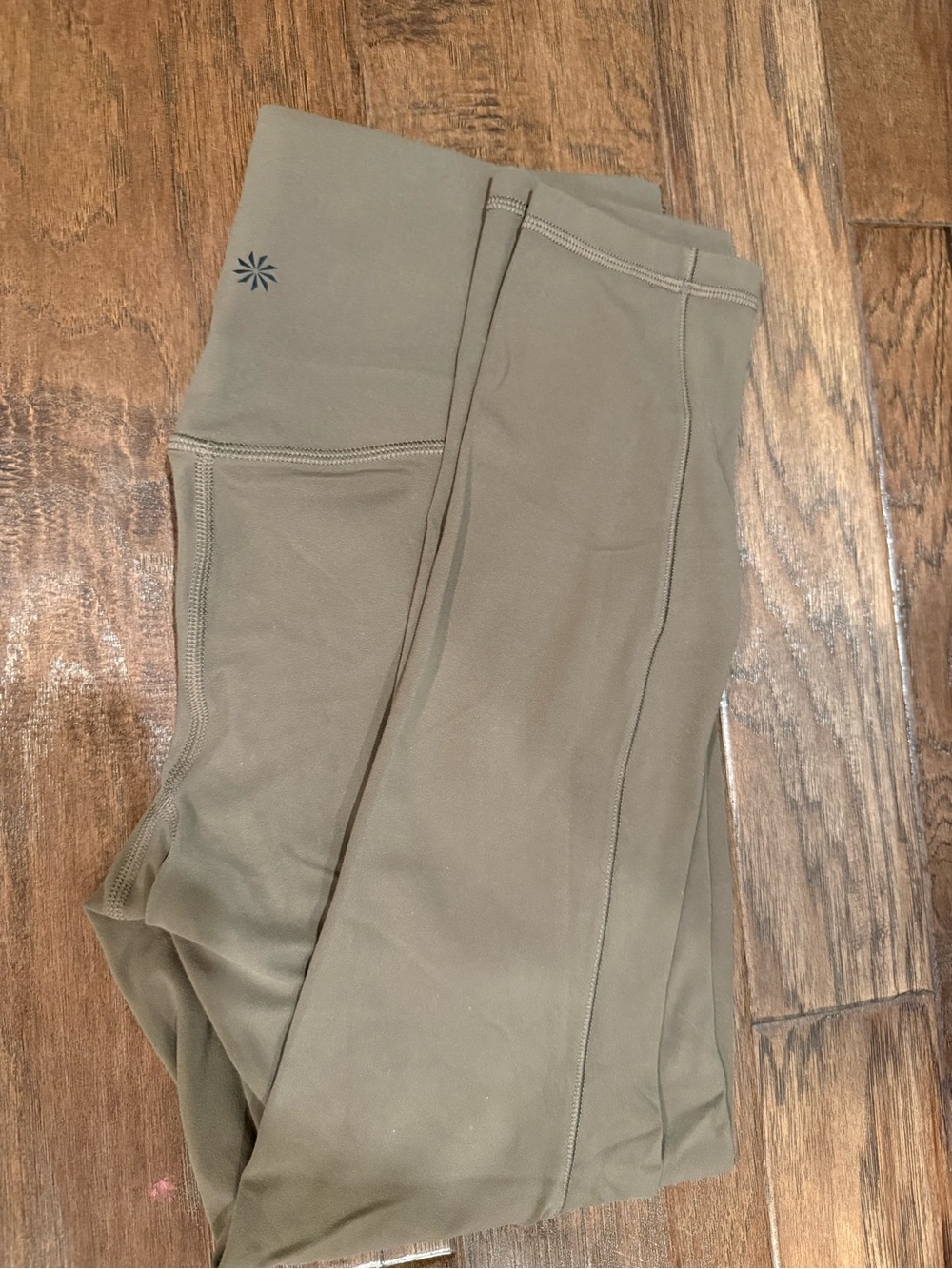 Athleta Salutation Stash Pocket 7/8 Leggings S Women’s Olive Green Tan